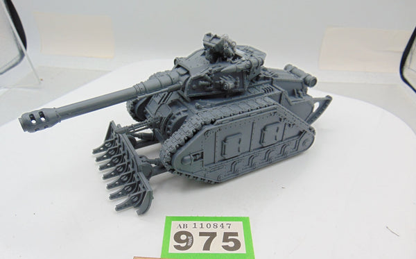 Solar Auxilia Leman Russ Strike/Command Tank with Traitor Guard Tank Commander