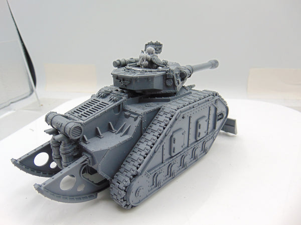 Solar Auxilia Leman Russ Strike/Command Tank with Traitor Guard Tank Commander