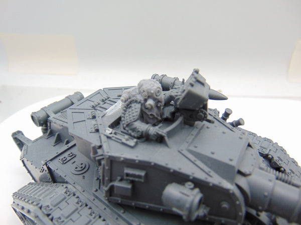 Solar Auxilia Leman Russ Strike/Command Tank with Traitor Guard Tank Commander