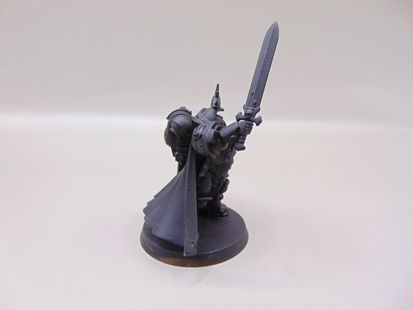 Primaris Captain in Gravis Armour