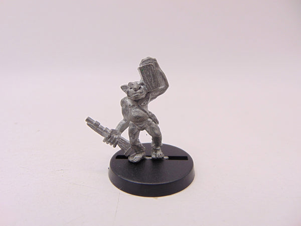 Gretchin carrying ammo box and shotgun