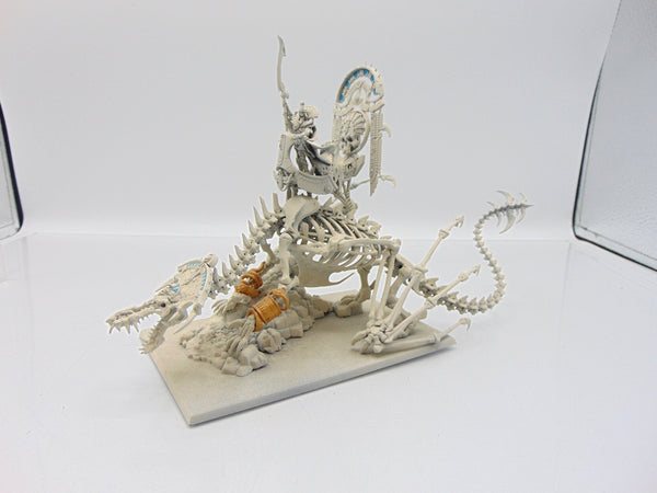Tomb King on Necrolith Bone Dragon