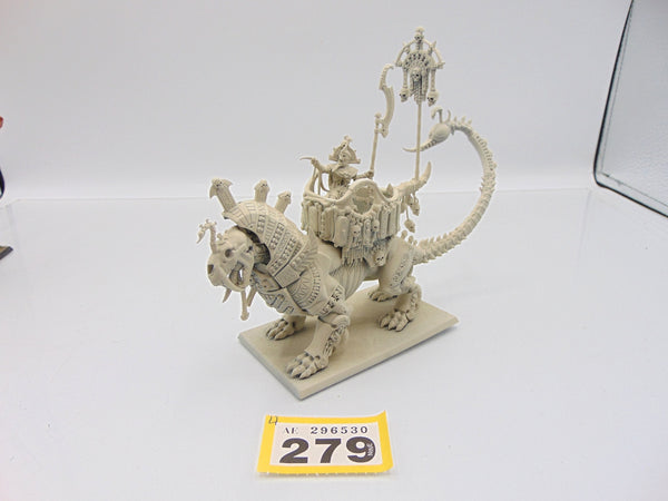 Tomb King on Khemrian Warsphinx