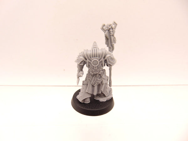 Caster of Runes Consul