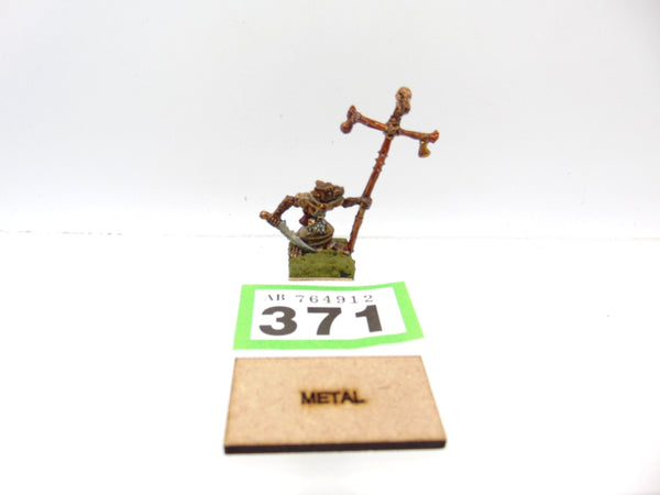 Skaven Standard Bearer