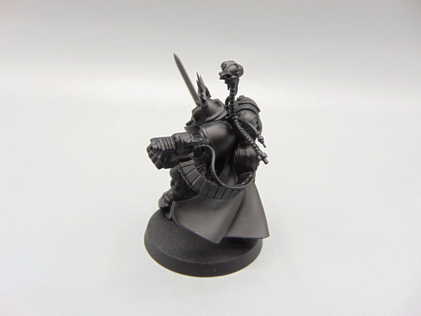 Primaris Captain in Gravis Armour