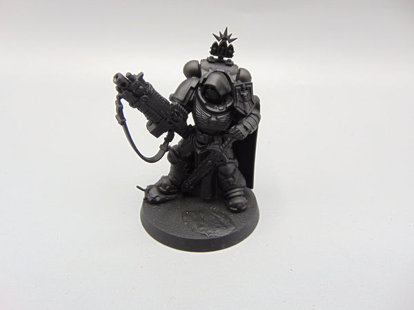 Primaris Captain in Gravis Armour