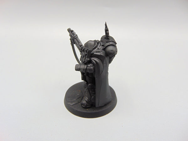 Primaris Captain in Gravis Armour