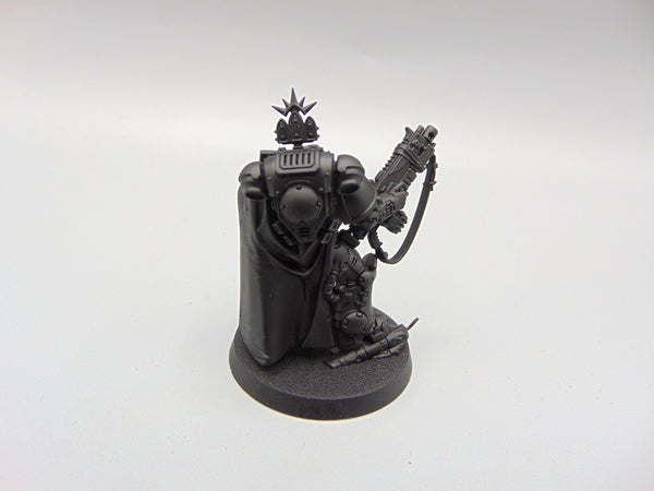 Primaris Captain in Gravis Armour