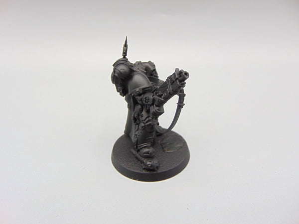 Primaris Captain in Gravis Armour