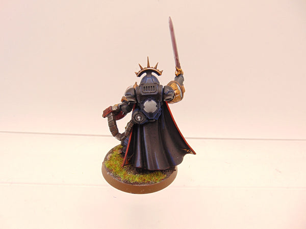 Primaris Captain in Gravis Armour