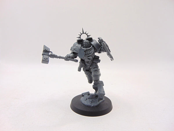 Captain with Jump Pack & Relic Shield