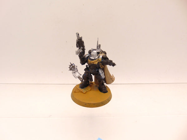 Primaris Captain in Phobos Armour