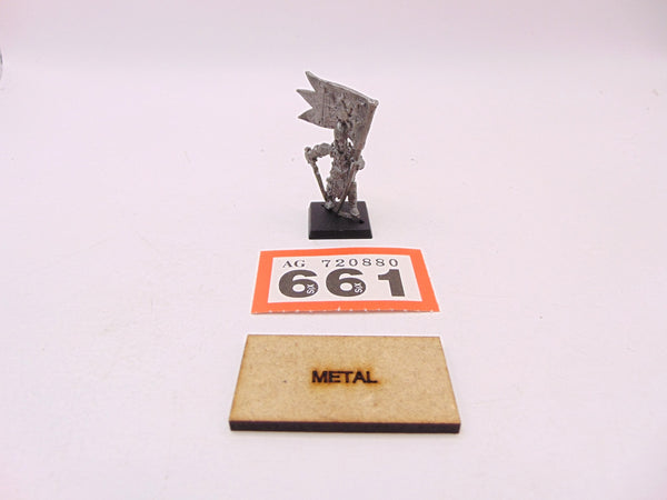 RR17 Avenging Knights of the Cleansing Flame Standard Bearer