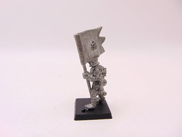RR17 Avenging Knights of the Cleansing Flame Standard Bearer