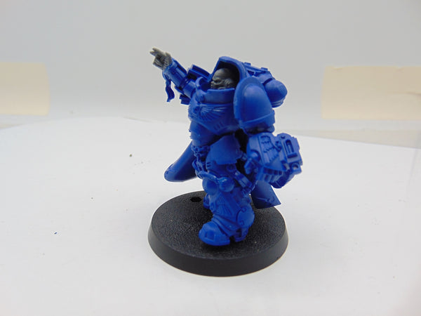 Primaris Captain in Gravis Armour