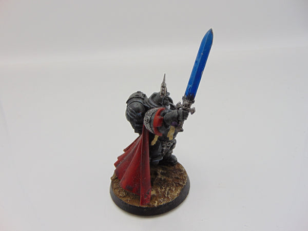 Primaris Captain in Gravis Armour