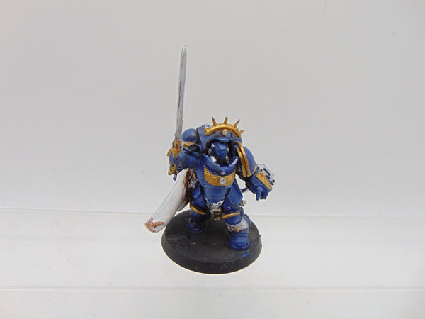 Primaris Captain in Gravis Armour