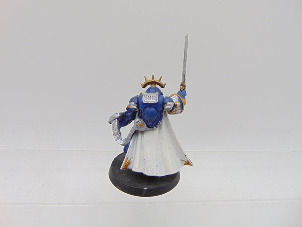 Primaris Captain in Gravis Armour