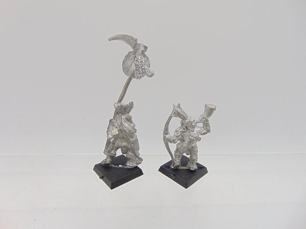 MB10 Chaos Thug Regiment / Haken's Reavers Musician & Standard