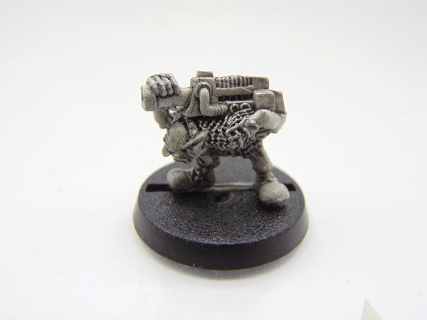 Gretchin Carrying Bolter