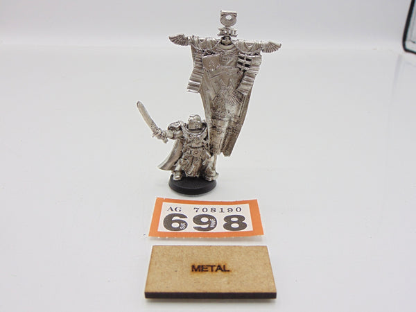 Blades of Ultramar Standard Bearer /  Chapter Ancient