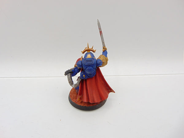 Primaris Captain in Gravis Armour