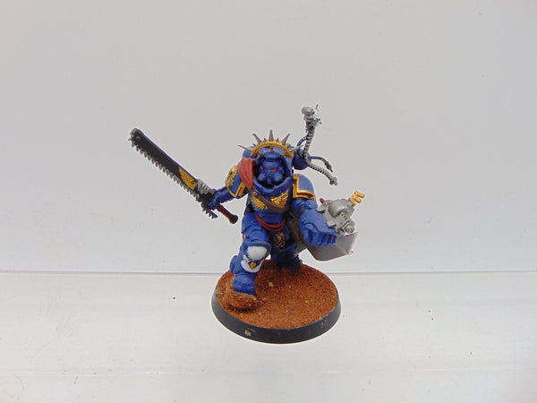 Primaris Captain in Gravis Armour