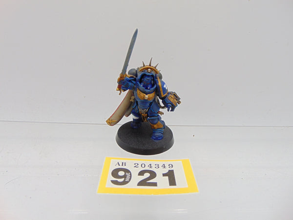 Primaris Captain in Gravis Armour