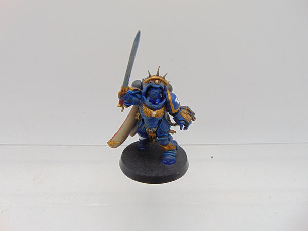 Primaris Captain in Gravis Armour