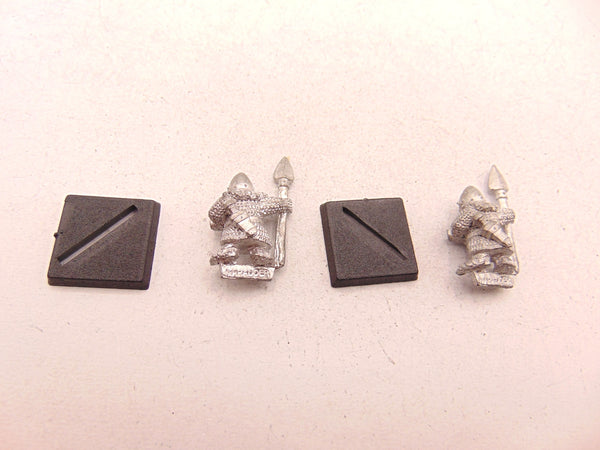 MM10 Dwarf - DW4  Dwarf with spear