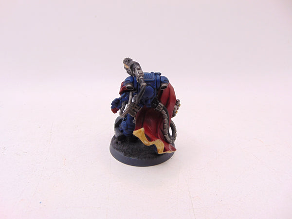 Primaris Captain in Gravis Armour Conversion