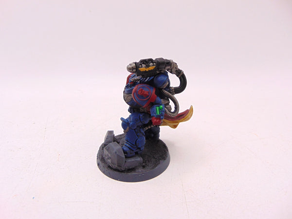 Primaris Captain in Gravis Armour Conversion