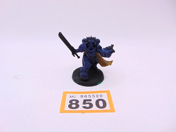 Primaris Captain in Gravis Armour