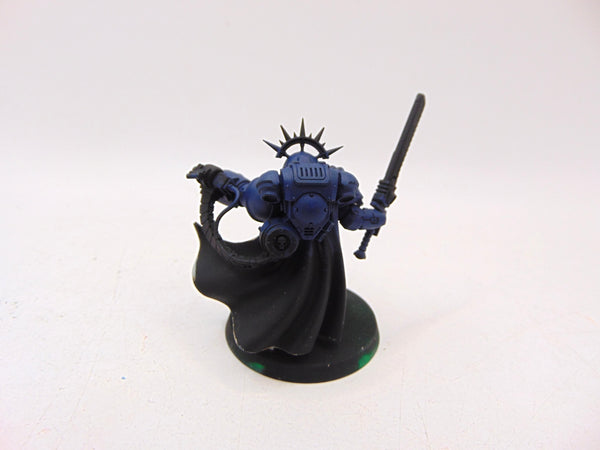 Primaris Captain in Gravis Armour