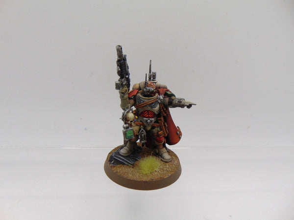 Primaris Captain in Phobos Armour