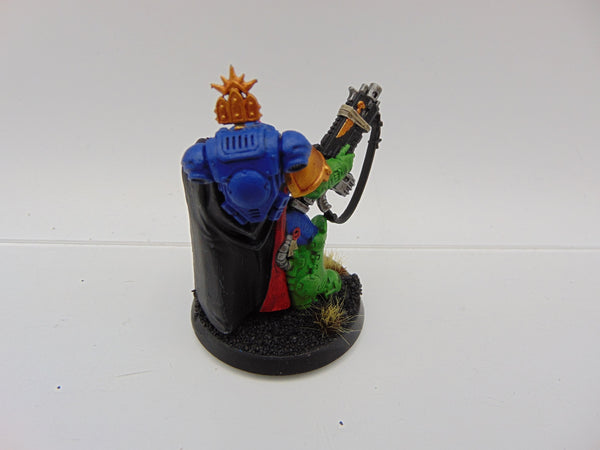 Primaris Captain in Gravis Armour