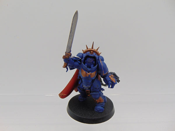 Primaris Captain in Gravis Armour