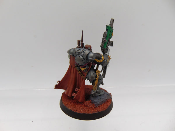 Primaris Captain in Phobos Armour