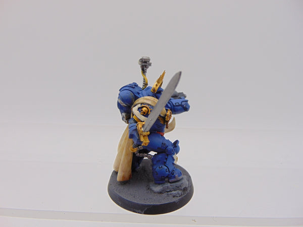 Primaris Captain In Ggravis Armour