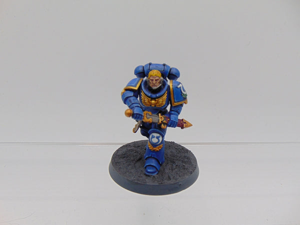 Primaris Lieutenant Calsius