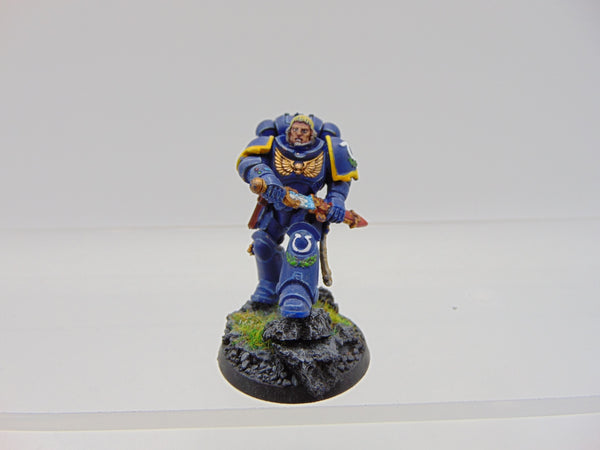 Primaris Lieutenant Calsius