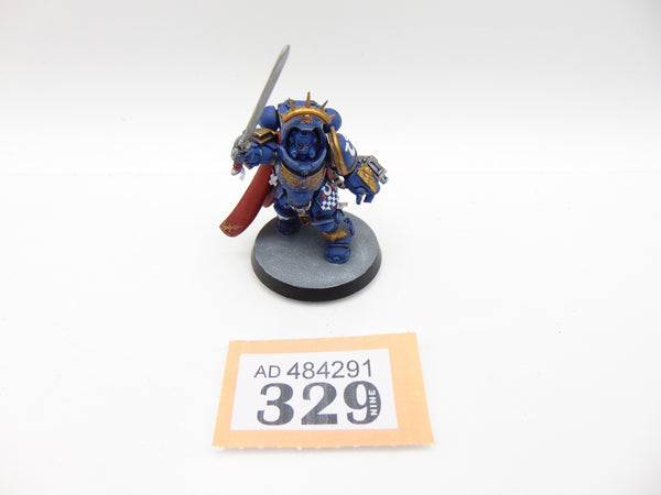 Primaris Captain in Gravis Armour