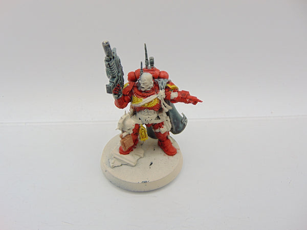 Primaris Captian in Phobos Armour