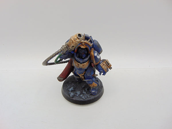 Primaris Captain in Gravis Armour