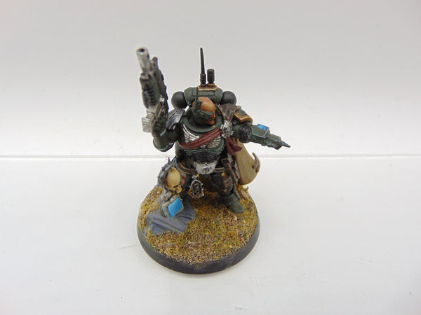 Primaris Captain in Phobos Armour