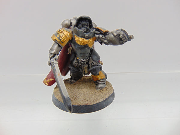 Primaris Captain in Gravis Armour