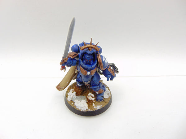 Primaris Captain in Gravis Armour