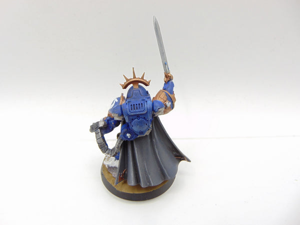 Primaris Captain in Gravis Armour