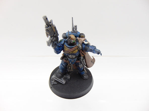 Primaris Captain in Phobos Armour